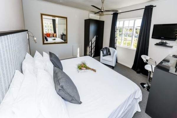 Guest House Le Petit Chateau