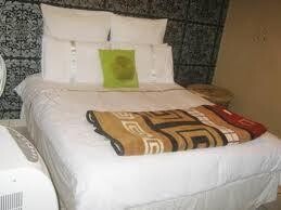 Queen Bed & Breakfast