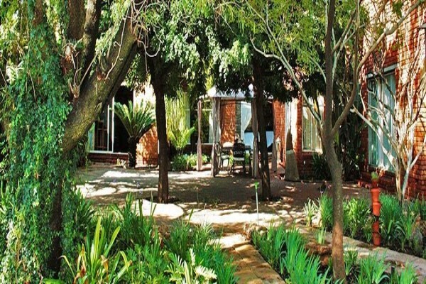 Rhino'S Rest Guest House
