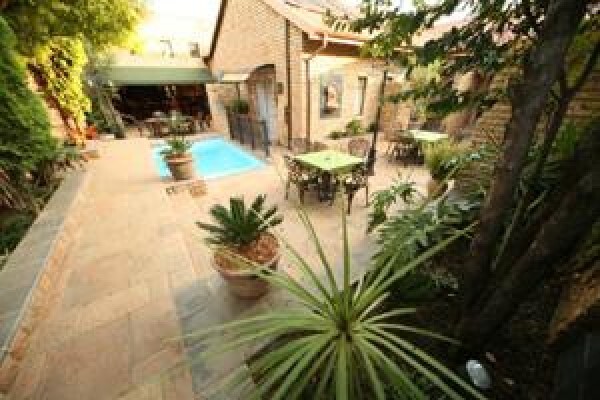 Le Cozmo Guesthouse