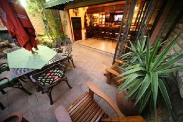 Le Cozmo Guesthouse