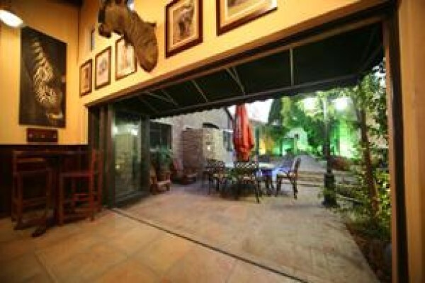 Le Cozmo Guesthouse