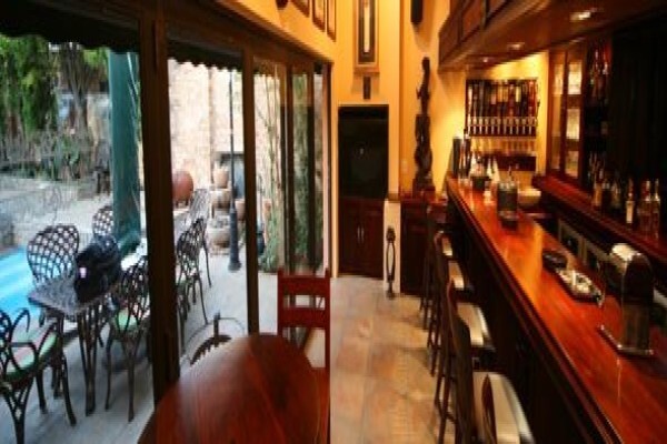 Le Cozmo Guesthouse