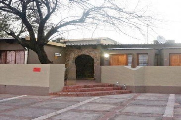 Travellers Nest Guest House And Conference Centre