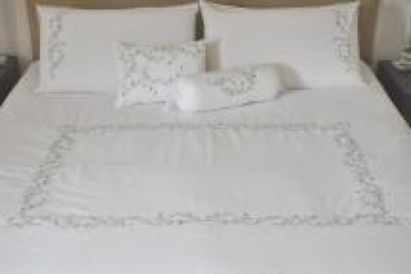 Lyons Linens