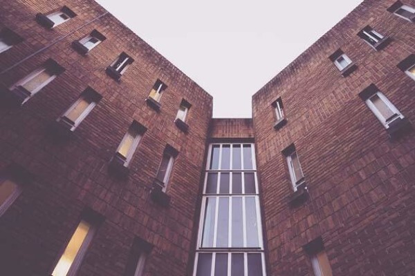Voorpos Diensmakelaars