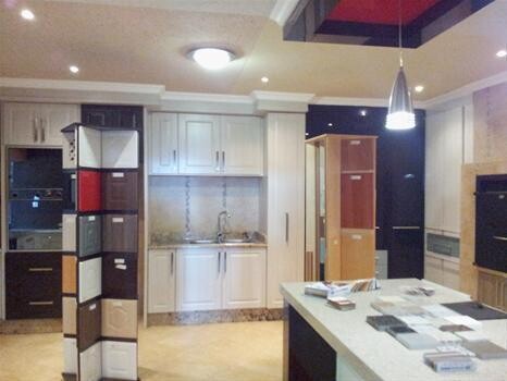 Universal Doors & Components Sa