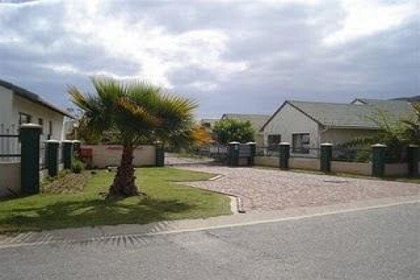 Sedgefield Real Estate - Re/Max Lakes