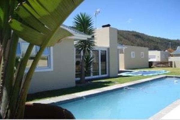 Sedgefield Real Estate - Re/Max Lakes