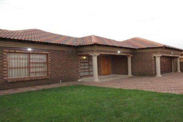 Realty 1 Drakensberg