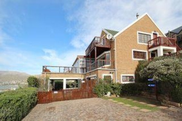 Chas Everitt Hermanus