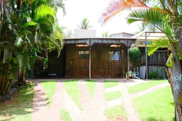 Ansteys Beach Backpackers International