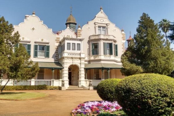 360 Eastwoods Guesthouse